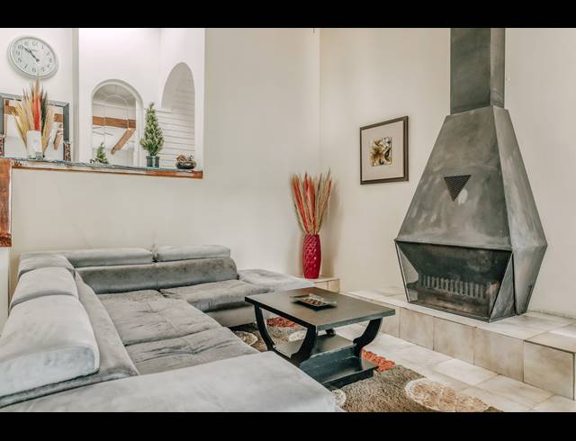 5 BEDROOM HOUSE TO LET IN RIVONIA